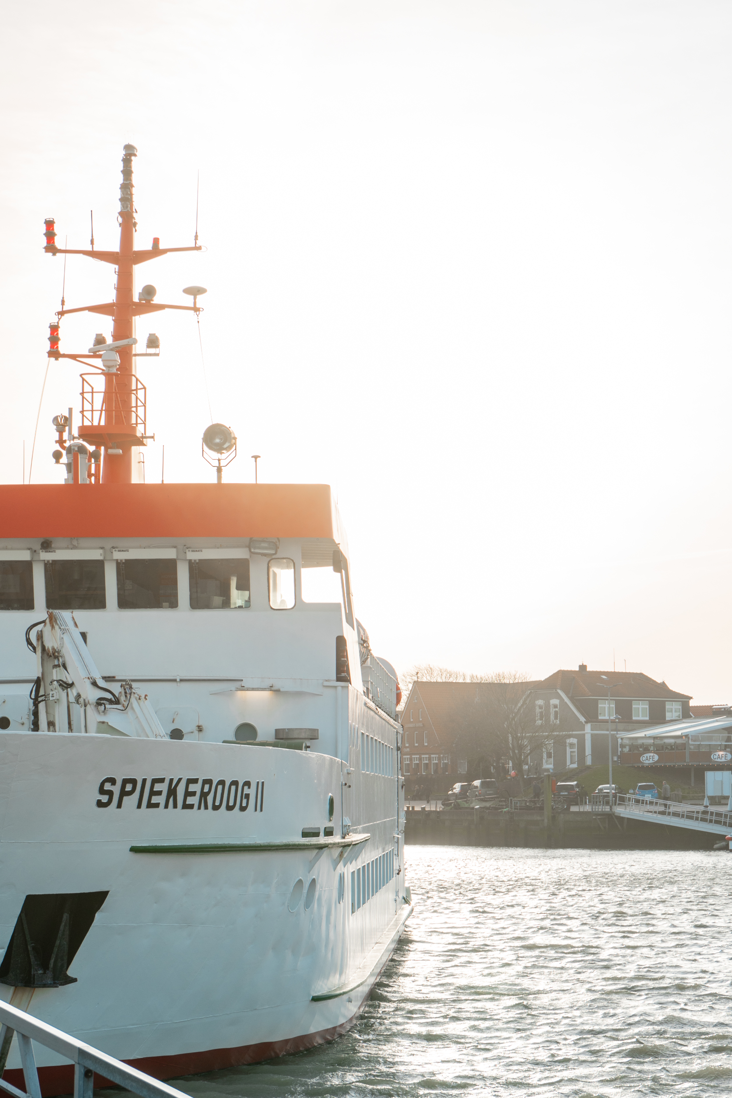 Die Spiekeroog II am Hafen Neuharlingersiel