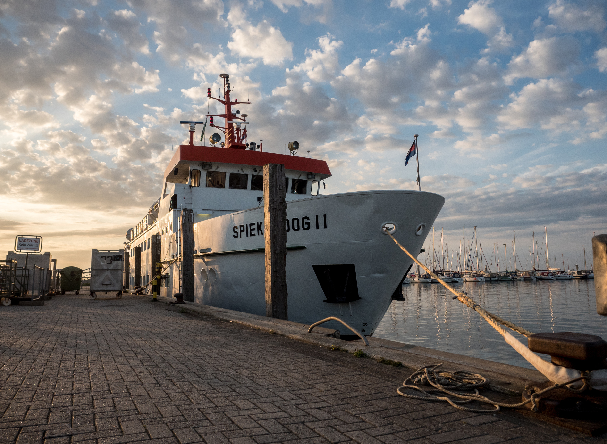 Die Spiekeroog II am Hafen von Spiekeroog