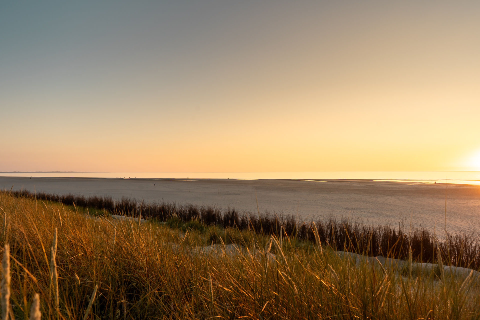 Sonnenuntergang am Strand von Spiekeroog.