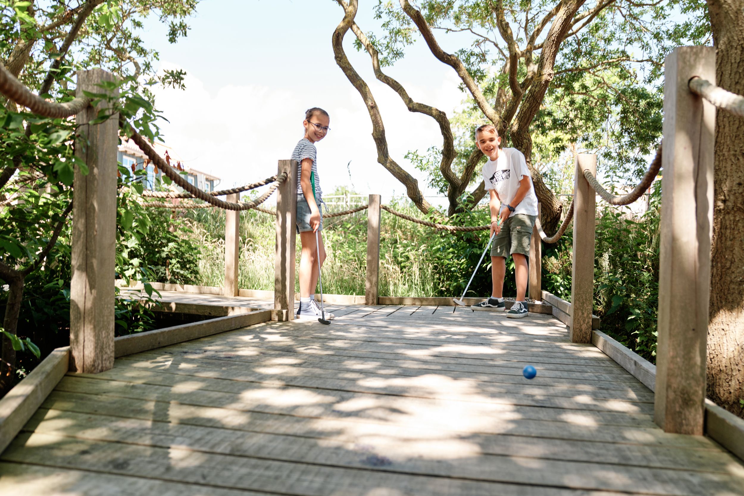 Kinder beim Erlebnisgolf auf Spiekeroog