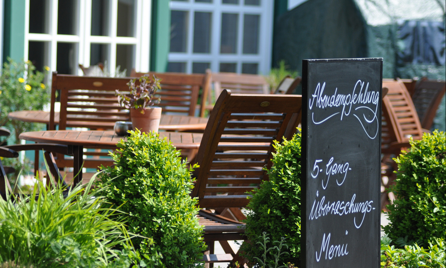 Restaurantterrasse im Dorf auf Spiekeroog.